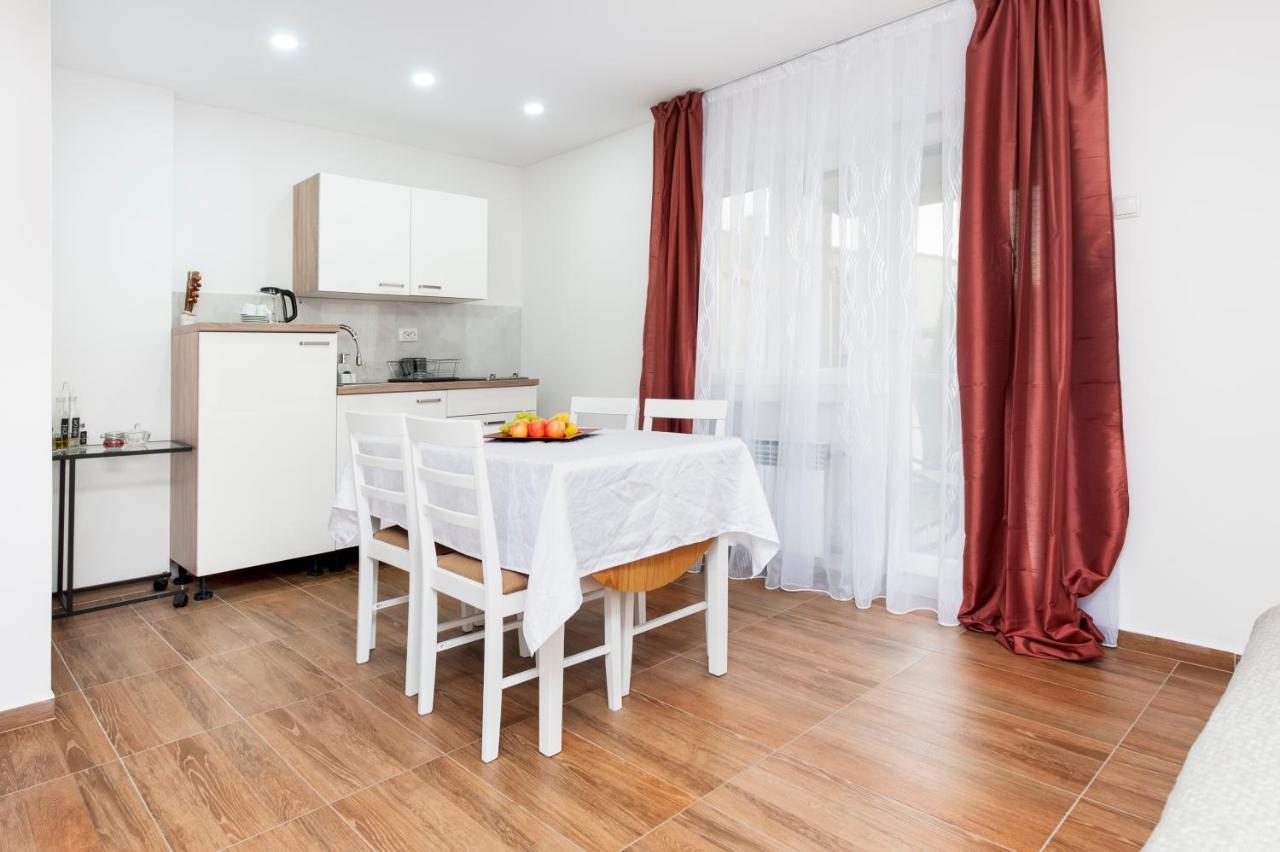 Apartment Sissy โรวีน ภายนอก รูปภาพ