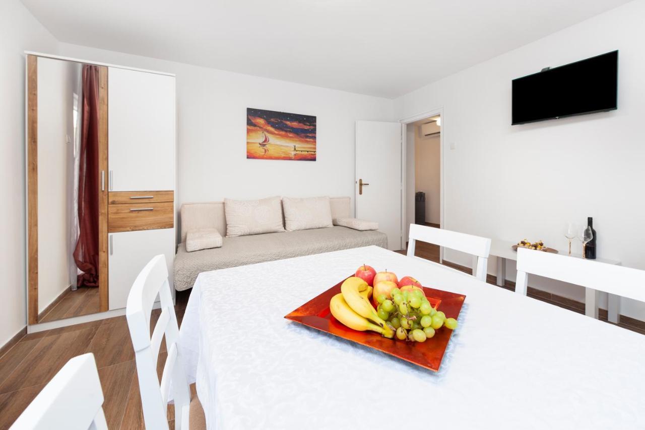 Apartment Sissy โรวีน ภายนอก รูปภาพ