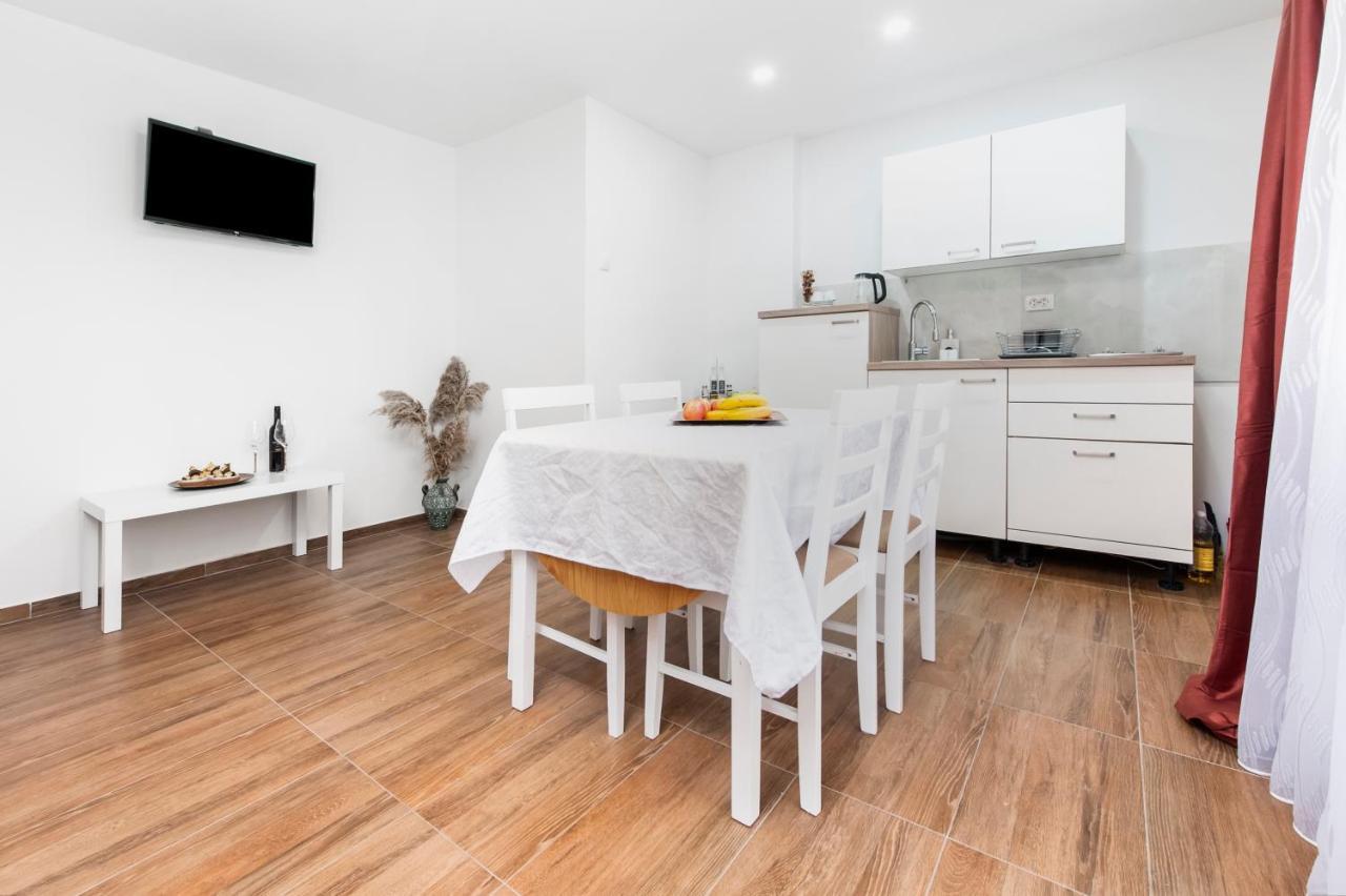 Apartment Sissy โรวีน ภายนอก รูปภาพ